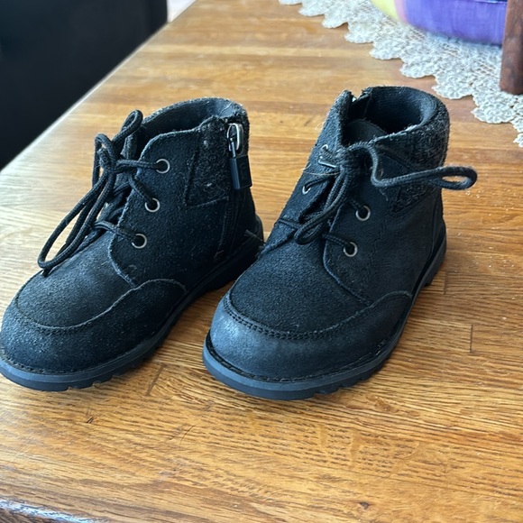 UGG Australia Girls Bootie with side Zipper size 7 - Picture 2 of 15